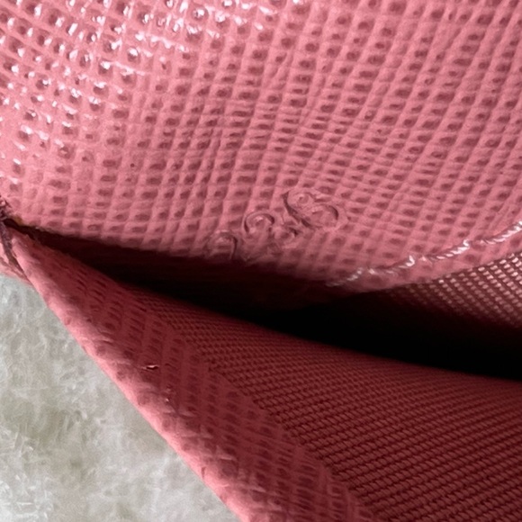 COPY - NEW PRADA Logo Saffiano Leather 6 Rings Key Case Key Holder Pink - Picture 11 of 11